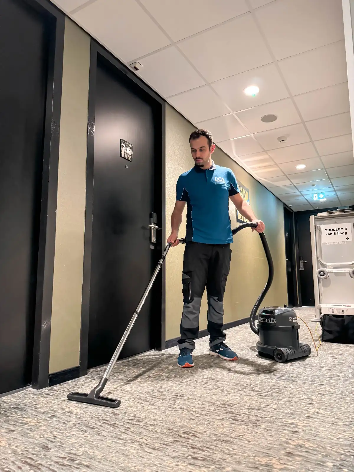 schoonmaakbedrijf den helder stofzuigen