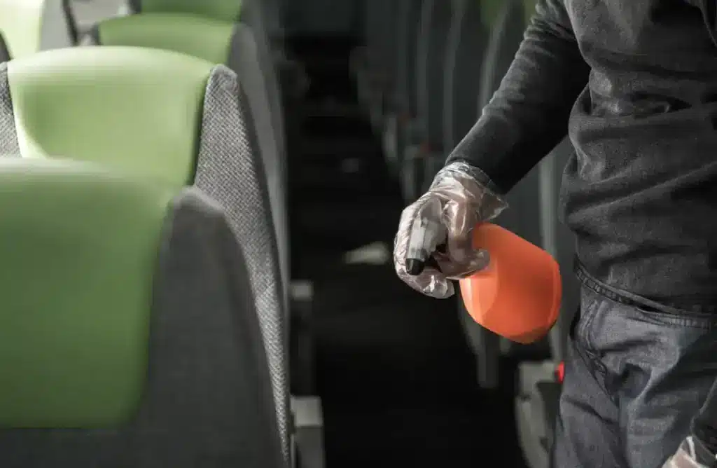 Contextbeeld voor desinfectie stoelen bus en schoonmaakplanning.