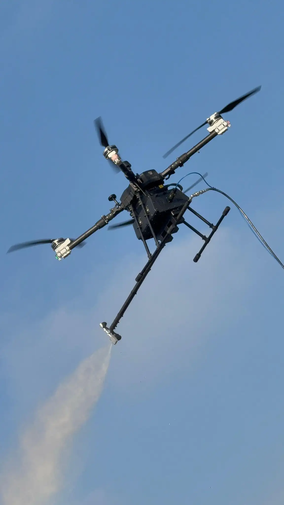Drone schoonmaak gevel dakrand spraytechniek als aandachtspunt voor drone schoonmaak