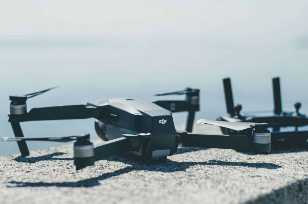 Zakelijke locatie waar drone schoonmaak rond bezoekers en medewerkers wordt gepland