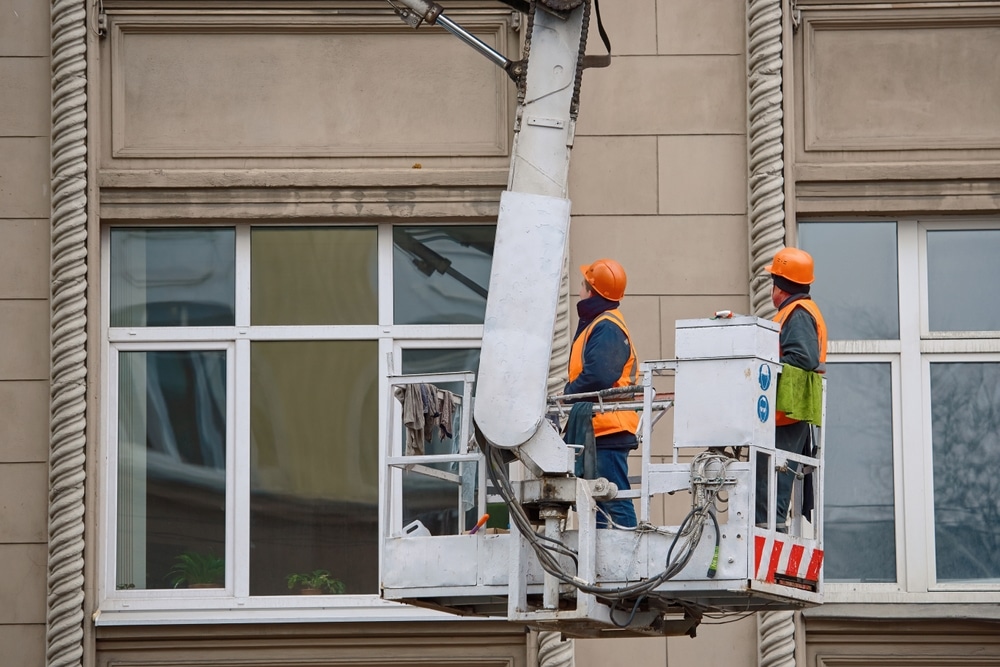 Controle na gevelreiniging in Beverwijk gericht op damwandprofielen, coatinglagen, bedrijfspanden en industriestof.