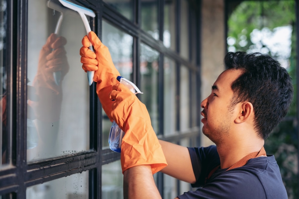 Glazenwasser Amsterdam Zuid met inspectie van kantoorglas, representatieve entrees en werkuren