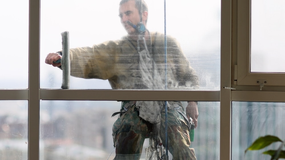 Glazenwasser Horeca met inspectie van terrasramen, vetfilm en gastenzones