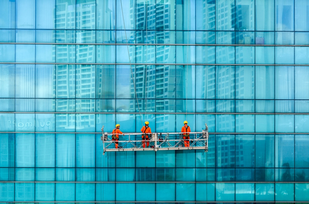 Glazenwasser Zonnepanelen met controle van eindbeeld en randen
