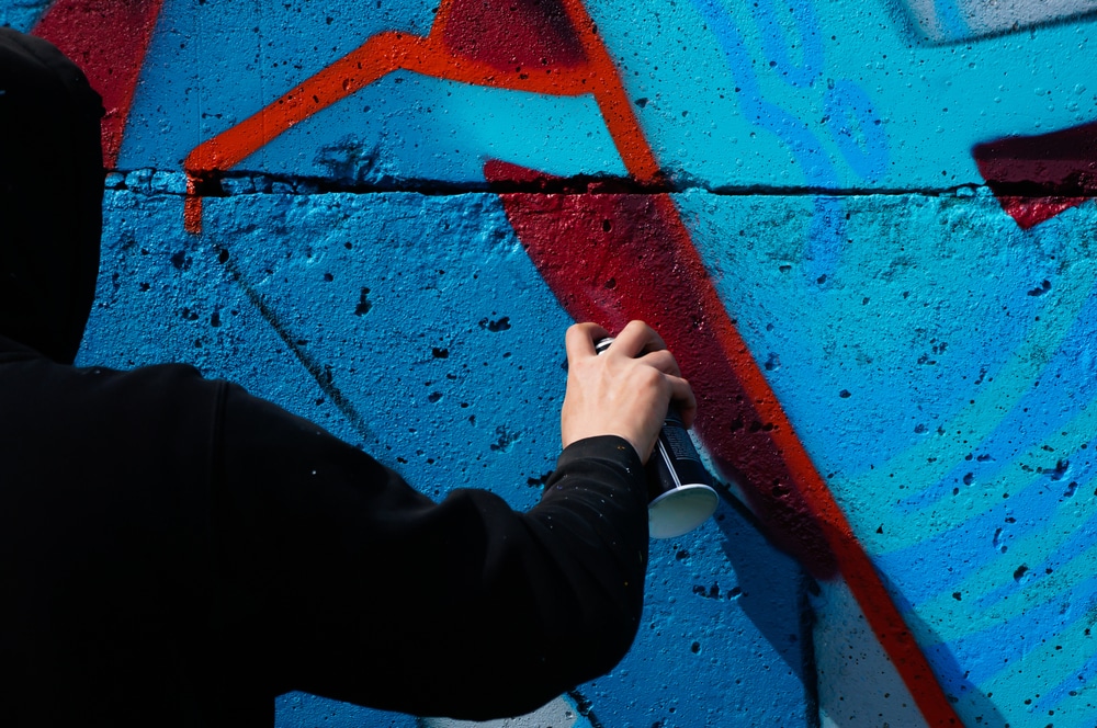 Uitvoering van graffiti verwijderen Amsterdam