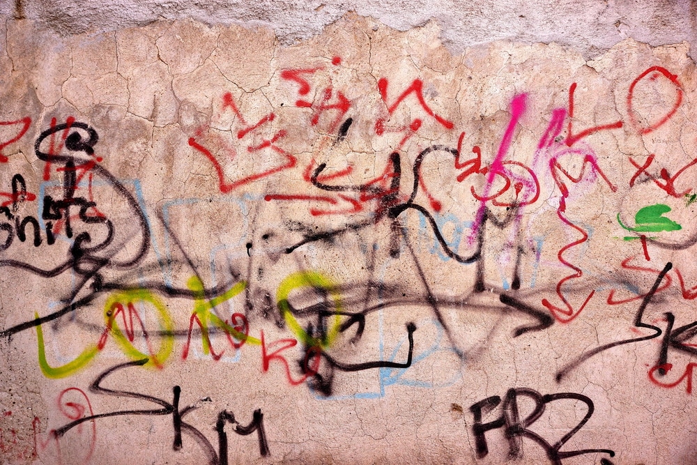Uitvoering van graffiti verwijderen Den Haag