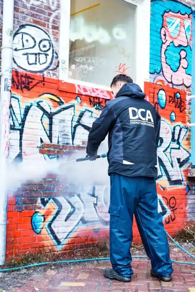 Detailcontrole bij graffiti verwijderen
