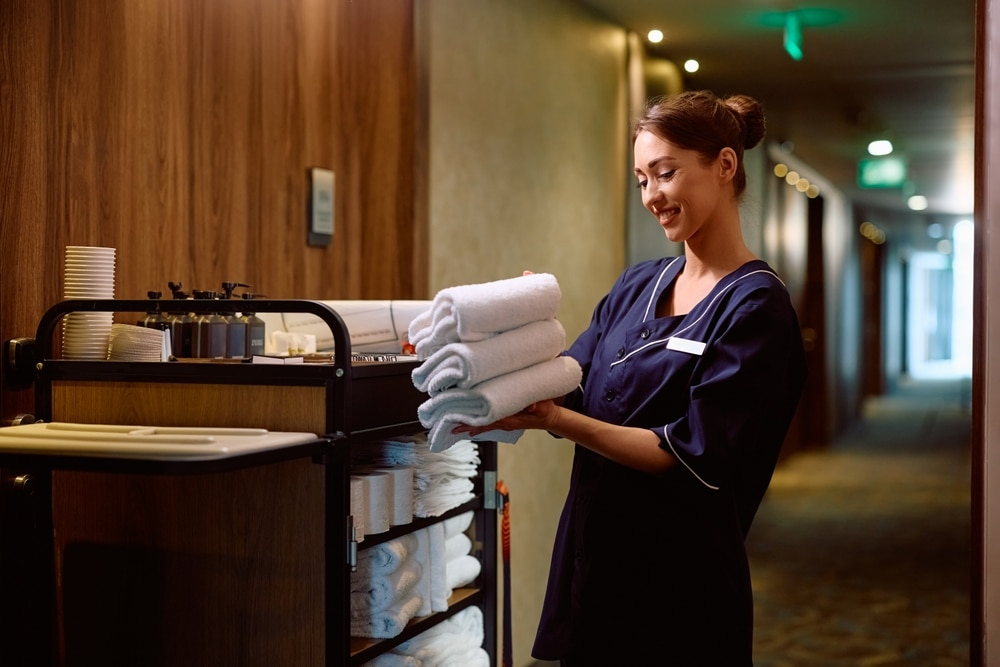 Hotel lobby schoonmaken aankomst