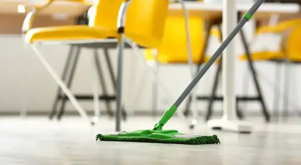 Klaslokaal vloerreiniging school