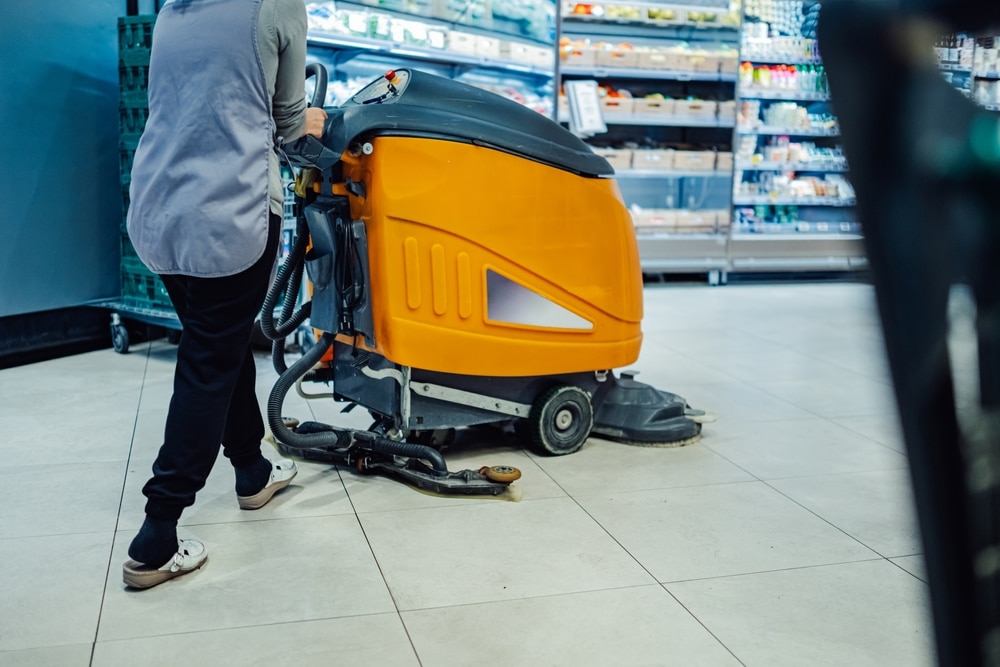 Machinale vloerreiniging binnen retailomgeving