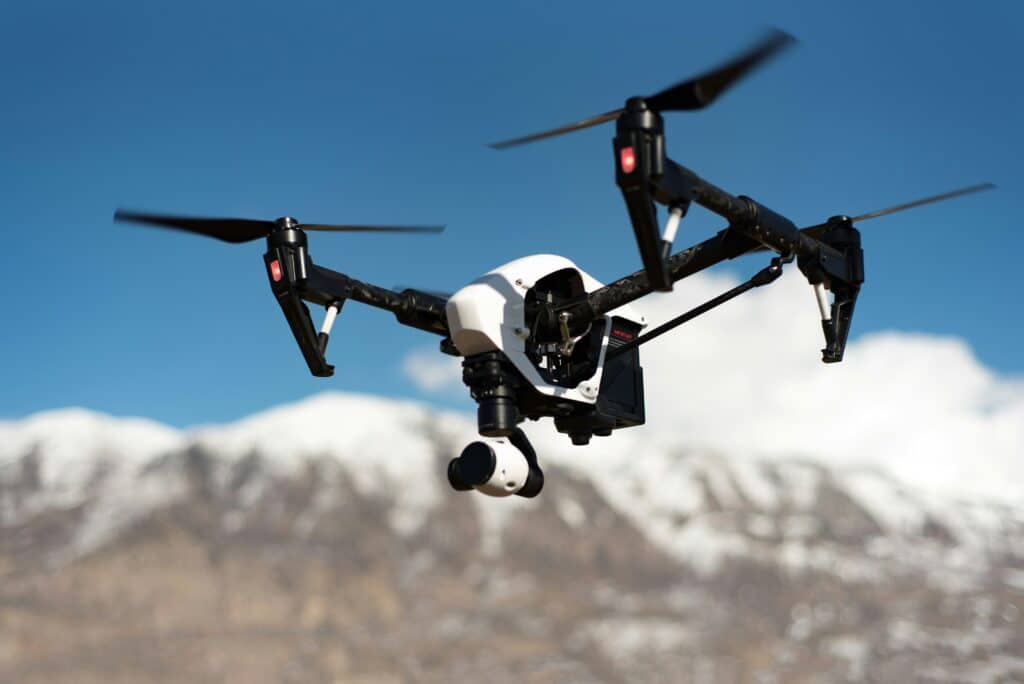 Ramen wassen met drone bij moeilijk bereikbare glasdelen