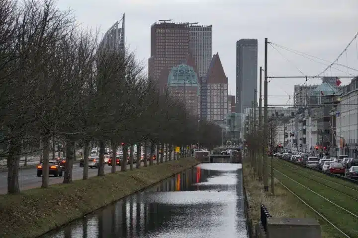 Werkruimte en vloerzones bij kantoorzone in Den Haag