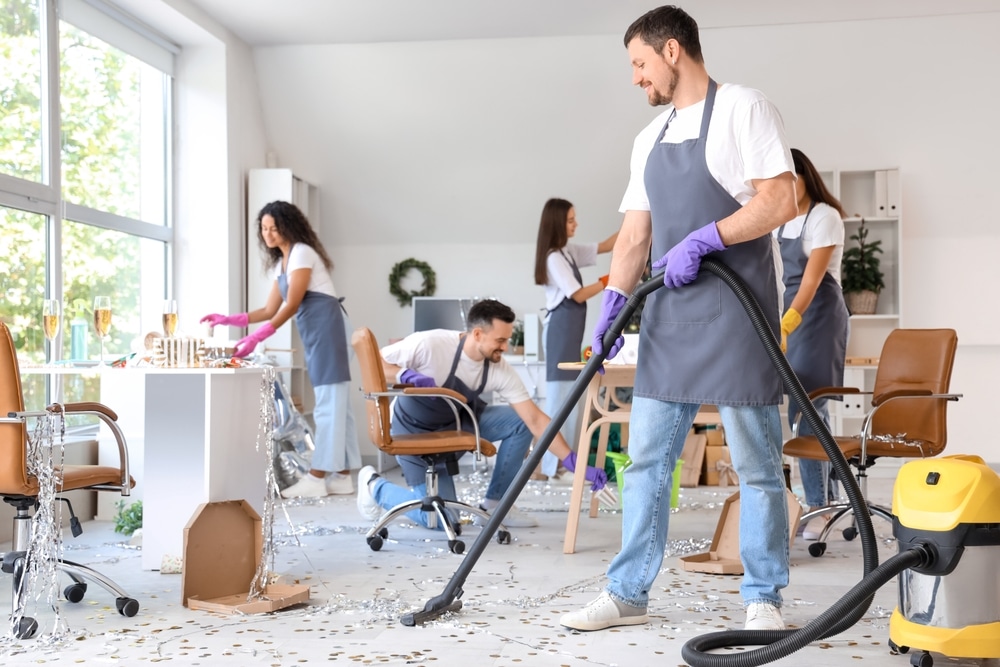 Praktijkbeeld van behandelkamer bij schoonmaakbedrijf houten