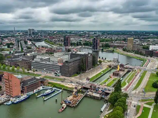 Antislipvloer met testplek bij containergang.