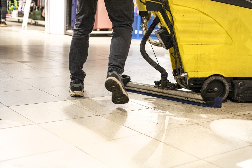 Detailbeeld rond schoonmaakbedrijf zoetermeer en showroomglas