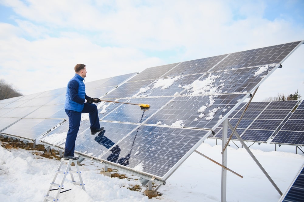 Zonnepanelen reinigen met aandacht voor bereikbaarheid
